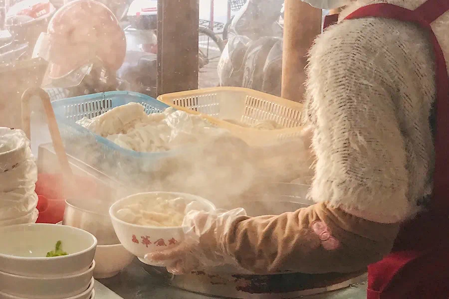 潮汕手工鱼丸的制作方法过程_手工美食潮汕鱼丸图片_潮汕美食手工鱼丸